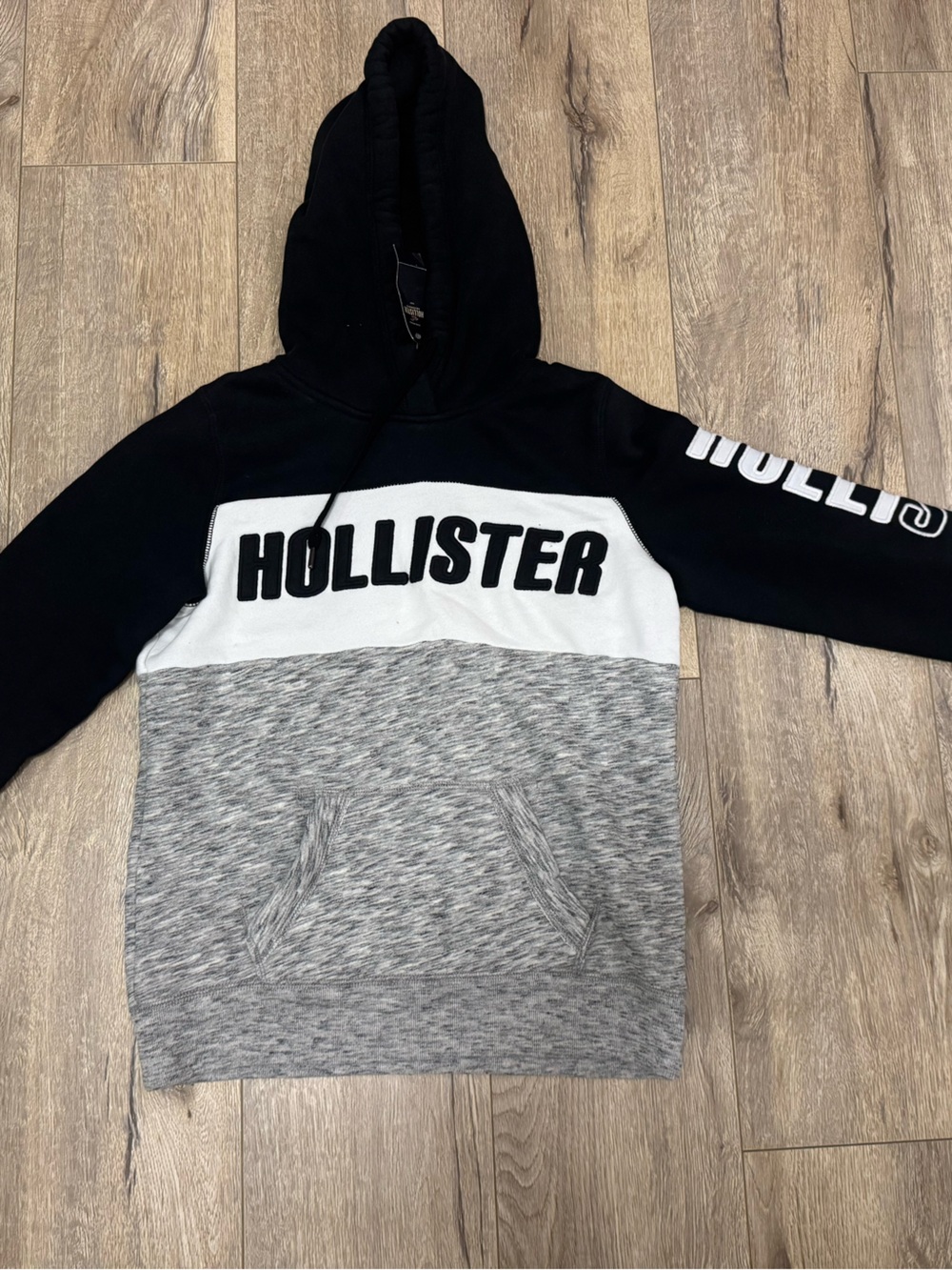 Brand new with tag HOLLISTER women’s hoodie